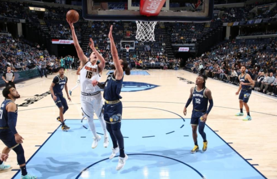 约基奇空砍34+11莫兰特18分 灰熊108-106击败掘金斩获连胜 约基奇空砍34+11莫兰特18分 灰熊108-106击败掘金斩获连胜