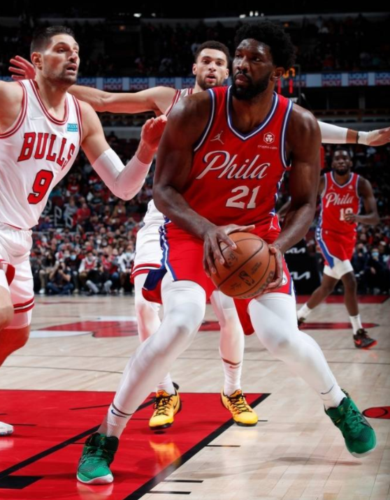 恩比德30+15拉文32分 76人七人上双114-105送公牛2连败 恩比德30+15拉文32分 76人七人上双114-105送公牛2连败