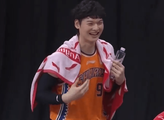 上海126-76狂胜福建 王哲林18+12欧俊炫21+10 上海126-76狂胜福建 王哲林18+12欧俊炫21+10