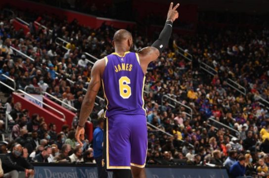 25日NBA前瞻:詹姆斯复出战步行者 KD哈登PK绿军双探花 25日NBA前瞻:詹姆斯复出战步行者 KD哈登PK绿军双探花