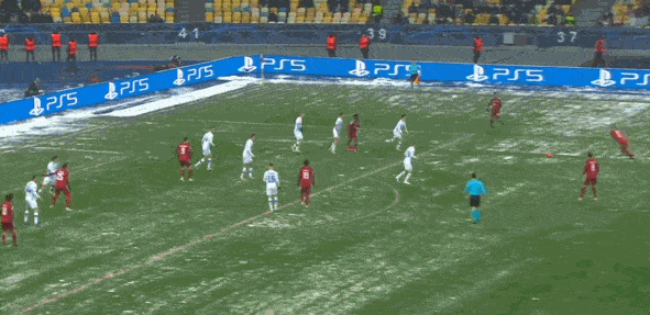 莱万多夫斯基倒勾破门 莱万多夫斯基倒勾破门