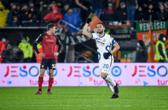 意甲-国米前瞻:蓝黑军团冲击三连胜 恰球王期待四连斩 意甲-国米前瞻:蓝黑军团冲击三连胜 恰球王期待四连斩