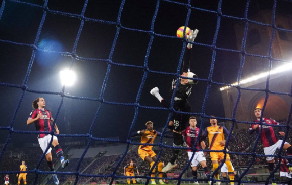 意甲-罗马0-1博洛尼亚 沙拉维伤退斯万贝里破门 意甲-罗马0-1博洛尼亚 沙拉维伤退斯万贝里破门