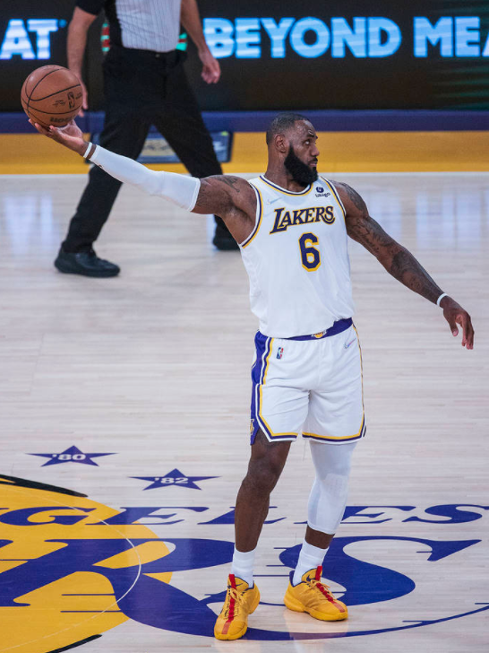 4日NBA前瞻:詹姆斯复出战快船 库里欲复仇终结太阳18连胜 4日NBA前瞻:詹姆斯复出战快船 库里欲复仇终结太阳18连胜