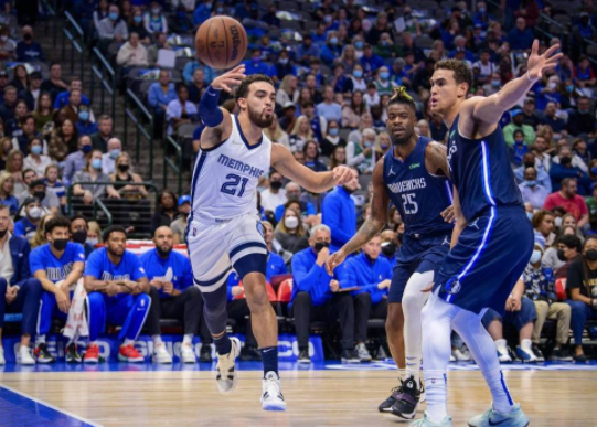 东契奇波神缺席贝恩29+9 灰熊97-90擒独行侠残阵迎四连胜 东契奇波神缺席贝恩29+9 灰熊97-90擒独行侠残阵迎四连胜