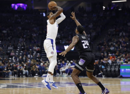 泡椒21中5福克斯17+8 尖兵28分抢镜国王104-99再胜快船 泡椒21中5福克斯17+8 尖兵28分抢镜国王104-99再胜快船