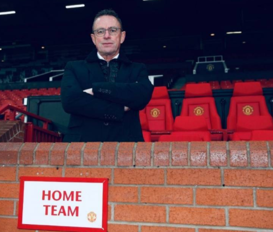 英超-曼联前瞻:朗尼克上任首秀 C罗核心位置或被动摇 英超-曼联前瞻:朗尼克上任首秀 C罗核心位置或被动摇