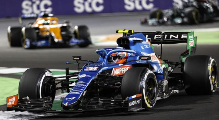 2021年F1沙特站汉密尔顿夺冠 积分追平维斯塔潘 2021年F1沙特站汉密尔顿夺冠 积分追平维斯塔潘