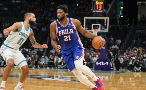 76人加时127-124擒黄蜂迎连胜 恩比德狂砍43分15篮板 76人加时127-124擒黄蜂迎连胜 恩比德狂砍43分15篮板