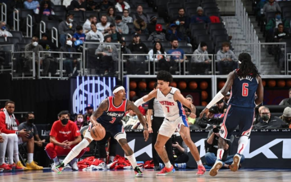 奇才加时119-116擒活塞 库兹马底角三分绝杀! 比尔25分 奇才加时119-116擒活塞 库兹马底角三分绝杀! 比尔25分