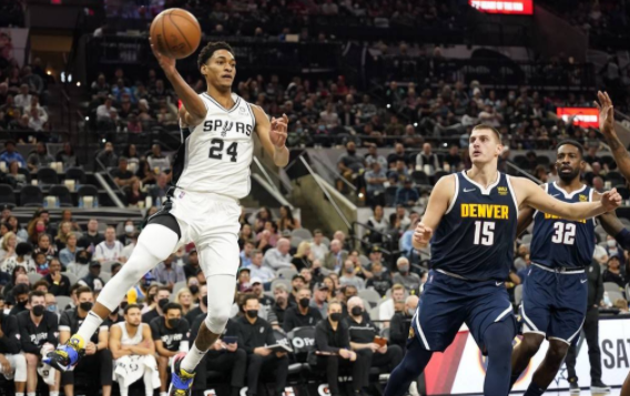 马刺123-111击败掘金止两连败 约基奇背靠背三双怀特23分 马刺123-111击败掘金止两连败 约基奇背靠背三双怀特23分