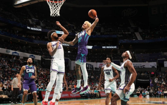 黄蜂124-123险胜国王止2连败 福克斯空砍31分海沃德19+7 黄蜂124-123险胜国王止2连败 福克斯空砍31分海沃德19+7