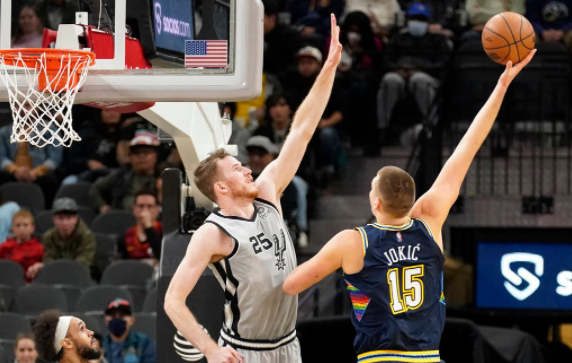 掘金20记三分127-112胜马刺 约基奇砍35+17+8戈登16分 掘金20记三分127-112胜马刺 约基奇砍35+17+8戈登16分