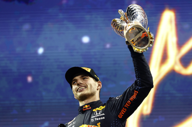新王登基!维斯塔潘绝杀汉密尔顿 夺得F1车手总冠军 新王登基!维斯塔潘绝杀汉密尔顿 夺得F1车手总冠军