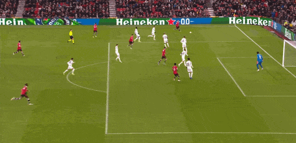 曼联妖锋凌空侧勾破门 曼联妖锋凌空侧勾破门