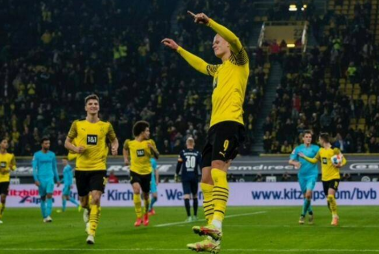 德甲-多特主场3-0完胜菲尔特 哈兰德梅开二度马伦破门 德甲-多特主场3-0完胜菲尔特 哈兰德梅开二度马伦破门