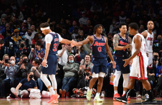 恩比德17+14洛瑞14分 残阵热火顶住压力101-96险胜76人 恩比德17+14洛瑞14分 残阵热火顶住压力101-96险胜76人