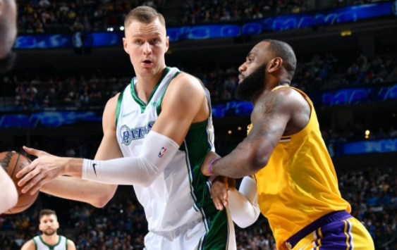 里夫斯绝杀詹姆斯24分 浓眉复出湖人加时107-104险胜独行侠 里夫斯绝杀詹姆斯24分 浓眉复出湖人加时107-104险胜独行侠