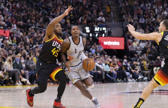 穆雷三双米切尔27分失绝杀 马刺7人上双128-126逆转擒爵士 穆雷三双米切尔27分失绝杀 马刺7人上双128-126逆转擒爵士