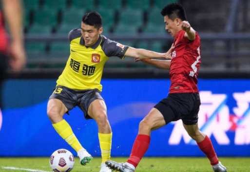 中超-杨立瑜世界波张琳芃伤退 广州2-0完胜十人亚泰 中超-杨立瑜世界波张琳芃伤退 广州2-0完胜十人亚泰