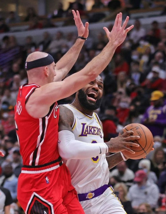 德罗赞38分詹皇空砍31+14+6 湖人110-115负公牛遭两连败 德罗赞38分詹皇空砍31+14+6 湖人110-115负公牛遭两连败