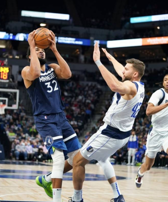 唐斯24分波神伤退 森林狼主场111-105擒独行侠迎4连胜 唐斯24分波神伤退 森林狼主场111-105擒独行侠迎4连胜