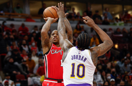 20日NBA纪录:詹姆斯1千盖帽里程碑 德罗赞1数据载队史 20日NBA纪录:詹姆斯1千盖帽里程碑 德罗赞1数据载队史