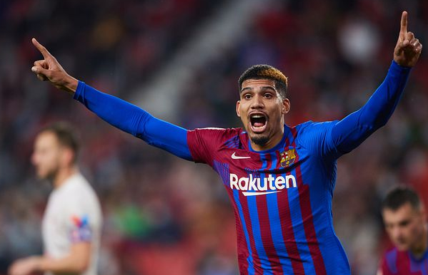 西甲-阿劳霍救主登贝莱中柱 巴萨1-1十人塞维利亚 西甲-阿劳霍救主登贝莱中柱 巴萨1-1十人塞维利亚