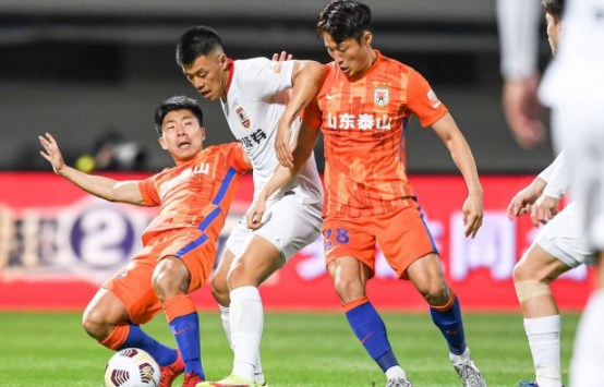 中超-山东泰山2-1长春亚泰夺9连胜 郭田雨读秒绝杀 中超-山东泰山2-1长春亚泰夺9连胜 郭田雨读秒绝杀