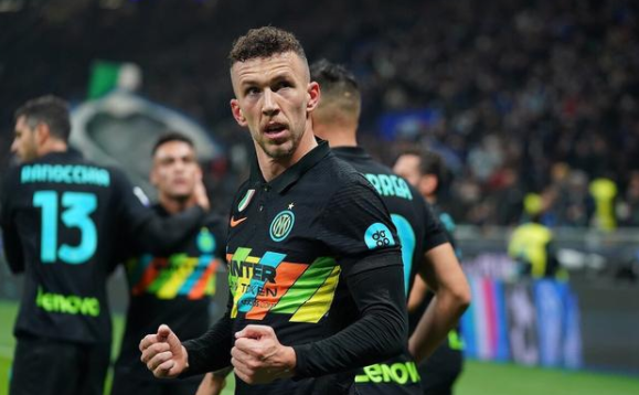 意甲-国际米兰1-0战胜都灵 邓弗里斯建功劳塔罗空门打偏 意甲-国际米兰1-0战胜都灵 邓弗里斯建功劳塔罗空门打偏