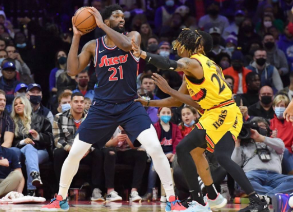 老鹰客场98-96险胜76人 恩比德砍23+10科林斯17分 老鹰客场98-96险胜76人 恩比德砍23+10科林斯17分