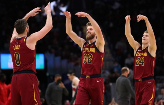 骑士主场144-99狂胜猛龙 乐福准两双渡边雄太26+13 骑士主场144-99狂胜猛龙 乐福准两双渡边雄太26+13