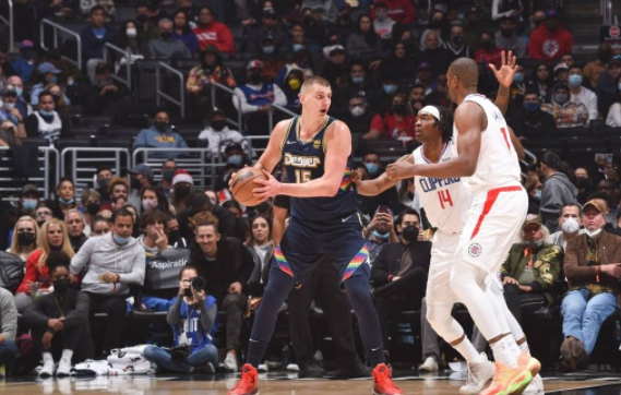 掘金103-100险胜快船 约基奇26+21血布18+10+5断 掘金103-100险胜快船 约基奇26+21血布18+10+5断