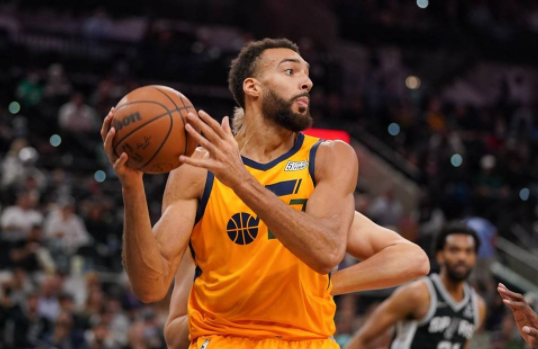 戈贝尔16+13带6人得分上双 爵士110-104击败马刺取4连胜 戈贝尔16+13带6人得分上双 爵士110-104击败马刺取4连胜