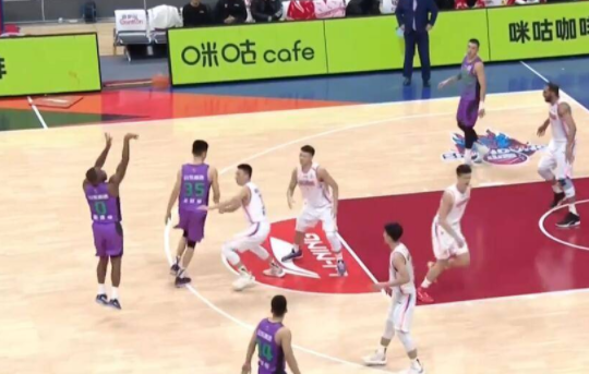 哈达迪21+18+15哈神空砍41分 四川102-101擒山东取连胜 哈达迪21+18+15哈神空砍41分 四川102-101擒山东取连胜