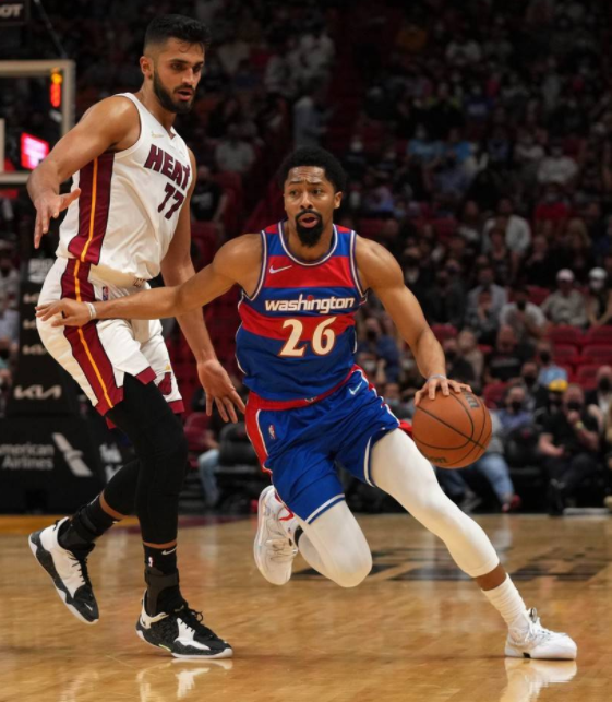 巴特勒25+15丁威迪24+11 热火119-112击败奇才拿下4连胜 巴特勒25+15丁威迪24+11 热火119-112击败奇才拿下4连胜