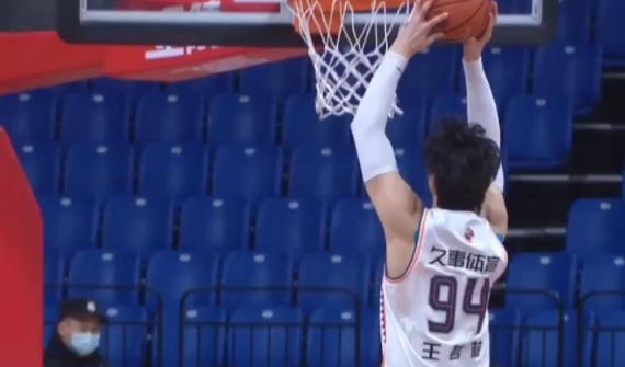 上海121-112送新疆6连败 王哲林20分摩尔特里空砍38+18 上海121-112送新疆6连败 王哲林20分摩尔特里空砍38+18