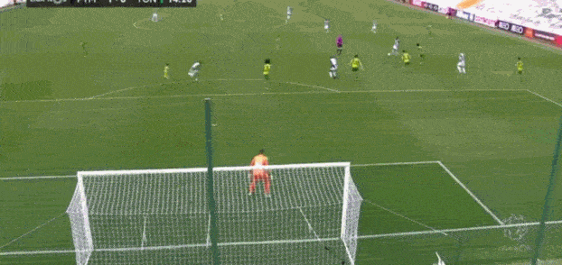 波尔蒂芒人妖星倒勾破门 波尔蒂芒人妖星倒勾破门