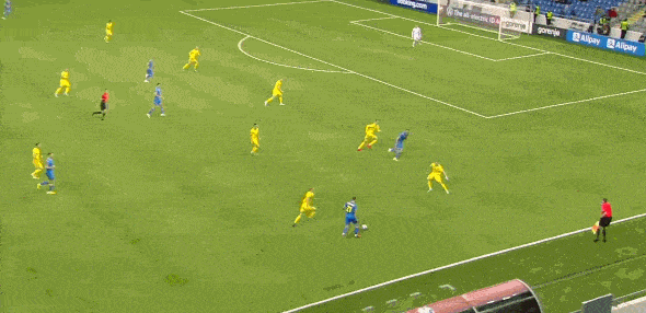 乌克兰妖锋凌空吊射破门 乌克兰妖锋凌空吊射破门