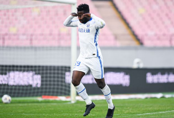 中超-大连人0-2送沧州雄狮上岸 奥斯卡4场进5球 中超-大连人0-2送沧州雄狮上岸 奥斯卡4场进5球