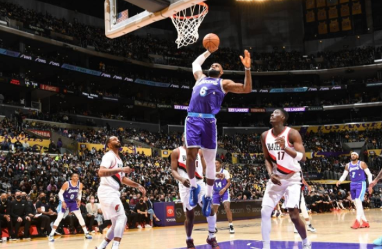 詹皇43+14威少三节三双 利拉德18分湖人139-106大胜开拓者 詹皇43+14威少三节三双 利拉德18分湖人139-106大胜开拓者