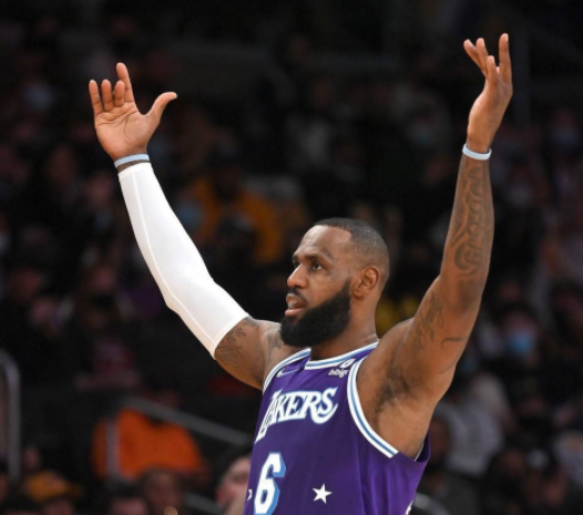 1日NBA纪录:詹皇轰赛季最高分 德罗赞绝杀比肩乔丹 1日NBA纪录:詹皇轰赛季最高分 德罗赞绝杀比肩乔丹