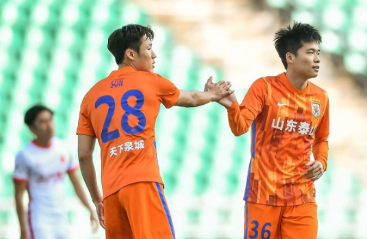 中超-命硬!山东泰山2-2绝平上海海港 王燊超读秒送点+直红 中超-命硬!山东泰山2-2绝平上海海港 王燊超读秒送点+直红