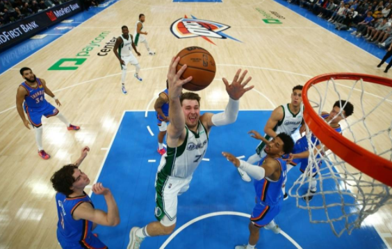 东契奇复出14+9+10吉迪砍三双 独行侠五人上双95-86战胜雷霆 东契奇复出14+9+10吉迪砍三双 独行侠五人上双95-86战胜雷霆