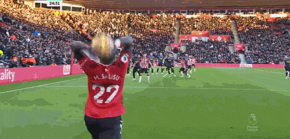 南安普顿核心凌空爆射破门 南安普顿核心凌空爆射破门