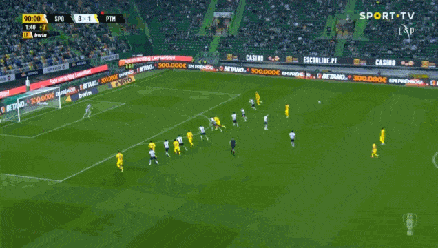 葡超铁卫侧勾破门 葡超铁卫侧勾破门