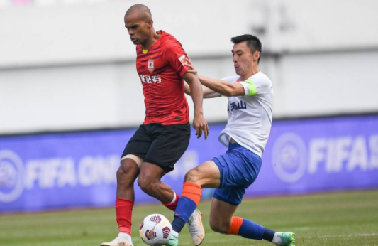 中超-山东泰山1-1平亚泰13轮不败收官 德尔加多救主 中超-山东泰山1-1平亚泰13轮不败收官 德尔加多救主