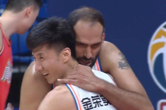 哈达迪15+12领七人上双 四川110-103战胜广州结束连败 哈达迪15+12领七人上双 四川110-103战胜广州结束连败