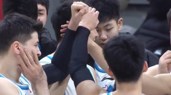 阿不都27分命中制胜三分 新疆92-89险胜青岛获三连胜 阿不都27分命中制胜三分 新疆92-89险胜青岛获三连胜