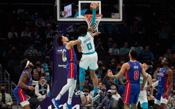 黄蜂140-111大胜活塞止两连败 乌布雷单节8记3分砍32分 黄蜂140-111大胜活塞止两连败 乌布雷单节8记3分砍32分